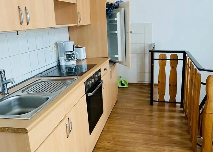 Vollausgestattete Maisonette Monteursunterkunft Mit Wlan, Kompletter Kuechenausstattung, Tv, Trockner, Waschmaschine Und Garten * Crimmitschau