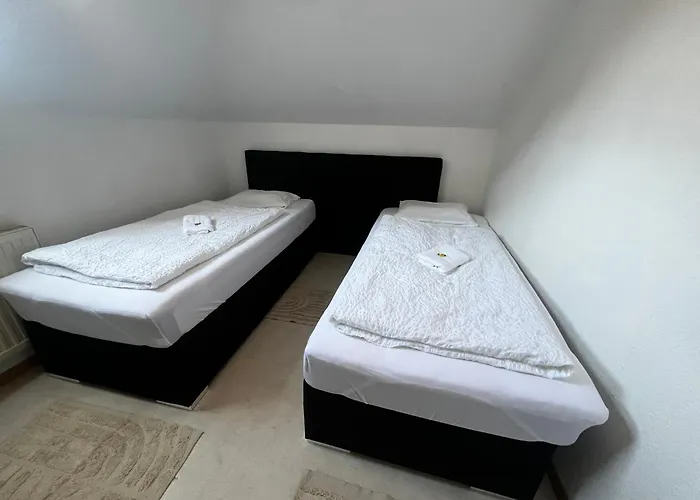 Vollausgestattete Maisonette Monteursunterkunft Mit Wlan, Kompletter Kuechenausstattung, Tv, Trockner, Waschmaschine Und Garten דירה *