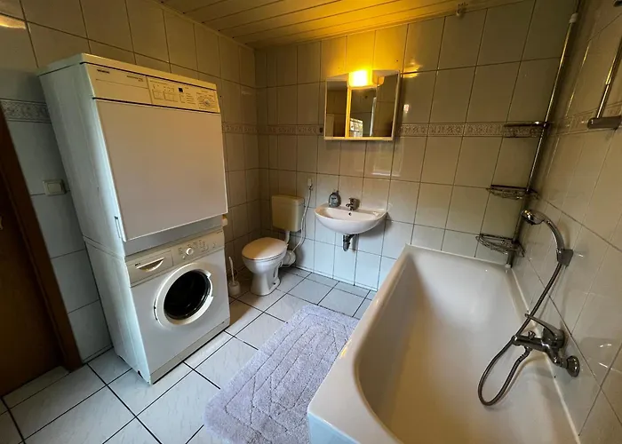 Vollausgestattete Maisonette Monteursunterkunft Mit Wlan, Kompletter Kuechenausstattung, Tv, Trockner, Waschmaschine Und Garten *